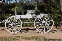 Carro de caballos antiguo construido en 1965, una exhibicin de museo en el parque de Filadelfia. Paraguay, Sudamerica.