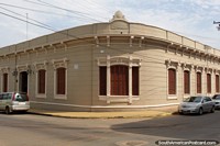 Larger version of Club El Porvenir Guaireno (1888), historic building in Villarrica.