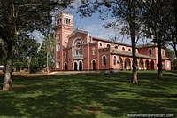 Iglesia de San José y terrenos de la iglesia en Ybycui. Paraguai, América do Sul.