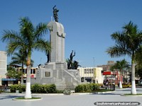 A praça pública e monumento de Miguel Grau em Piura. Peru, América do Sul.