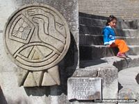 Tripode Cerimonial Ceramio Cultura, talla de piedra en Cajamarca. Perú, Sudamerica.