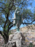 Monumento de bronce en cumbre de colina de Cerro Santa Apolonia en Cajamarca. Perú, Sudamerica.