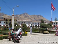 La plaza central encantadora en Huamachuco. Perú, Sudamerica.