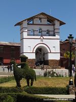 Arcada do sino, Campanario em Huamachuco. Peru, América do Sul.