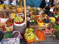 Fruta y mercados de verduras en Huamachuco. Perú, Sudamerica.