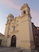 Iglesia San Francisco de Paula (1713) en Ayacucho. Perú, Sudamerica.