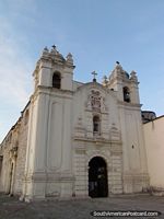 La iglesia Santa Teresa construyó en 1703 en Ayacucho. Perú, Sudamerica.