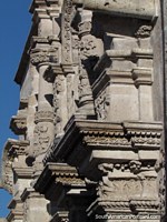 Larger version of Intricate designs in stone on the side of a building in Arequipa.