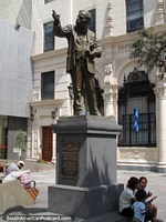 Plazuela San Pedro, estátua de Vitor A. Belaunde, Lima. Peru, América do Sul.
