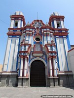 Iglesia azul y blanca Iglesia Trinitarios en Lima. Perú, Sudamerica.