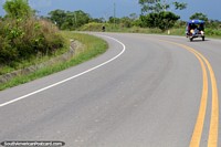 Mesmo os mototaxis viajam os caminhos do Amazônia, Pucallpa a Tingo Maria. Peru, América do Sul.