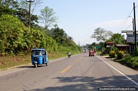 Larger version of The road out of Tingo Maria heading for Tocache.