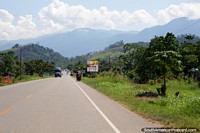 Larger version of Long stretches of road, nice views, reasonably safe, Tingo to Tocache.
