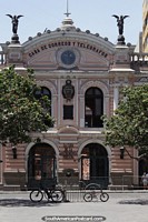 Antiguo edificio de correo y telégrafos en Lima, ¿cuántos pares de cosas puedes ver? Perú, Sudamerica.