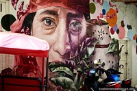 Lamas tiene muchos murales y arte callejero en las calles para disfrutar, rostro de un hombre indígena. Perú, Sudamerica.