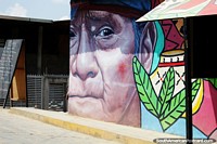 Mais arte de rua em Lamas retratando os povos indígenas e locais. Peru, América do Sul.