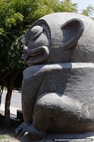 Feline, sculpture with large facial features, Paseo Yortuque, Chiclayo.