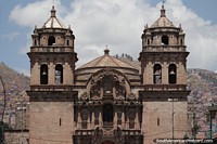 Templo de San Pedro (1688) en Cusco, una de las muchas iglesias antiguas de la ciudad. Perú, Sudamerica.