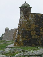 La vigilancia de la cúpula señala en las esquinas de la fortaleza en San Miguel, Chuy. Uruguay, Sudamerica.
