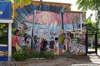 Mural de crianças que se divertem no rio, localizado no porto em Fray Bentos. Uruguai, América do Sul.