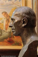 Larger version of Bronze head at the fine arts museum in Salto - Museo de Bellas Artes y Artes Decorativas - Maria Irene Olarreaga Gallino.
