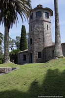 Torre de vigia feita de pedra, Capatacia em parque nacional Santa Teresa, Punta do Diablo. Uruguai, América do Sul.