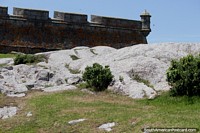 Versão maior do Santa Teresa Fortress, aberto das 10h00 até as 18h00, no parque nacional em Punta do Diablo.