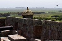 Bastión en la esquina de la fortaleza de Santa Teresa con vistas abiertas, Punta del Diablo. Uruguay, Sudamerica.