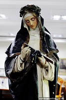 Figura religioso feminino, uma estátua antiga no museu municipal em Treinta e Tres. Uruguai, América do Sul.