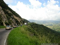 Dirigirse en las colinas en el camino a San Cristóbal de San Antonio. Venezuela, Sudamerica.