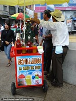 Cepillados, frio icey e bebidas relativas a fruta para comprar em Mérida. Venezuela, América do Sul.