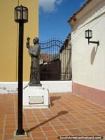 Larger version of Monument Paseo de los Obispos beside church in Coro.