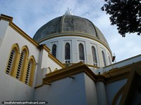 La cúpula de la Iglesia de San Nicolas en Porlamar central, Isla Margarita. Venezuela, Sudamerica.
