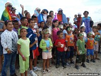 Os habitantes locais de La Restinga celebram um partido nos seus trajes, Ilha Margarita. Venezuela, América do Sul.