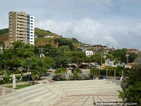 Cedeno amplitheater y las colinas ven del castillo en Pampatar, Isla Margarita. Venezuela, Sudamerica.