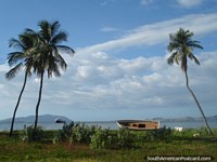 Versión más grande de La orilla de Puerto la Cruz, vistas agradables a las islas.