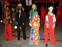 Os grandes marionetes podem comprar-se em Colon de Passeio de bulevar pelo mar em Porto La Cruz. Venezuela, América do Sul.