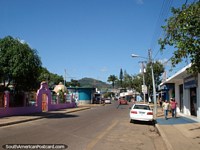 A estrada principal em Santa Elena de Uairen, a cidade de borda com o Brasil. Venezuela, América do Sul.