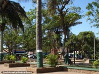 Plaza Bolivar y parque con monumento en Santa Elena. Venezuela, Sudamerica.