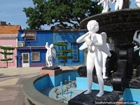 Versão maior do Anjos e velhas casas em Bulevar Santa Lucia, Maracaibo.
