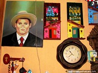 Pintura de um homem e um relógio em uma loja em El Tintorero. Venezuela, América do Sul.