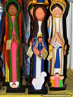 3 figuras religiosas para venta en una tienda en El Tintorero. Venezuela, Sudamerica.