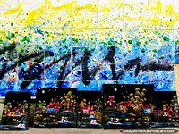 Pinturas de óleo em contextos pretos em El Tintorero. Venezuela, América do Sul.