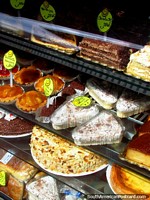 Versión más grande de Pasteles deliciosos en tienda Cuestion de Gusto Confiteria en Colonia Tovar.