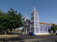 Iglesia morada con 2 torres Plaza Linares de enfrente en Coro. Venezuela, Sudamerica.