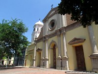A velha igreja bonita junto de Praça Lara em Barquisimeto. Venezuela, América do Sul.