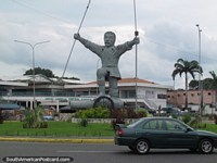 Estátua de Portuguesa em Praça pública 5 de Diciembre em Acarigua. Venezuela, América do Sul.