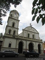 A catedral com torre de relógio/sino em Acarigua. Venezuela, América do Sul.