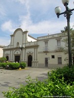 Versión más grande de Iglesia San Miguel Arcangel en Plaza La Burrita en Acarigua.