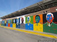 Algumas 25 imagens de Chavez todos com combinações a cores diferentes em Barinas. Venezuela, América do Sul.